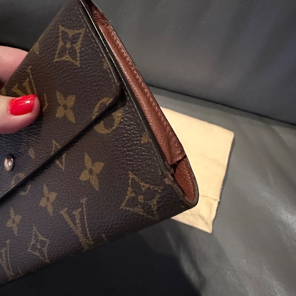 Louis Vuitton Wallet - Picture 4 of 9